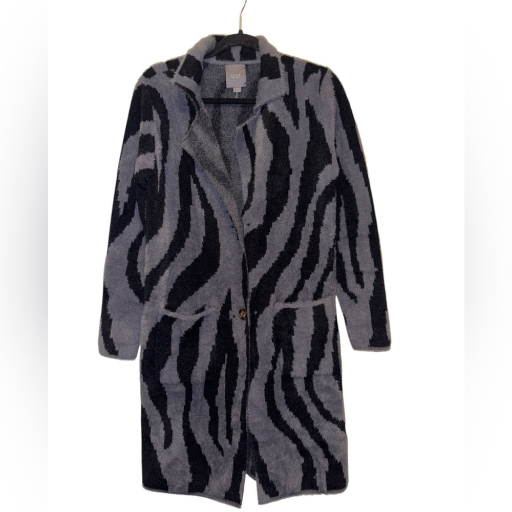 Lysse Zebra Patterned soft knit Cardigan in Black and Gray